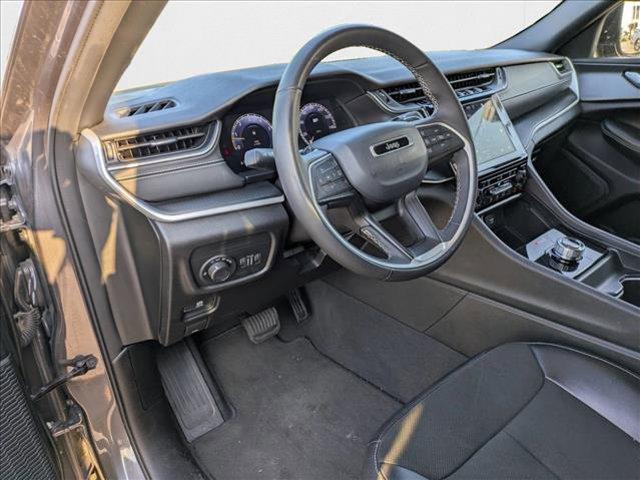 Photo of 2023 Metallic Jeep Grand Cherokee L