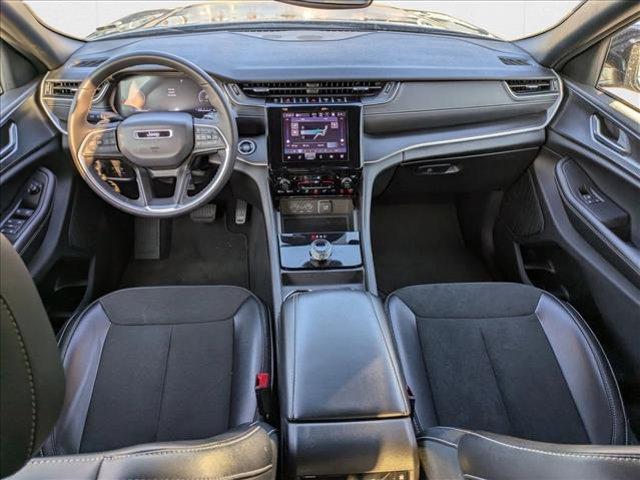 Photo of 2023 Metallic Jeep Grand Cherokee L