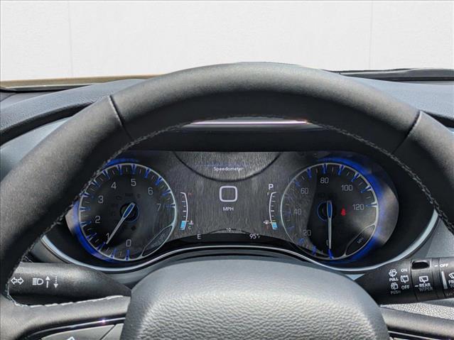 Photo of 2025 Bright White Clearcoat Chrysler Pacifica