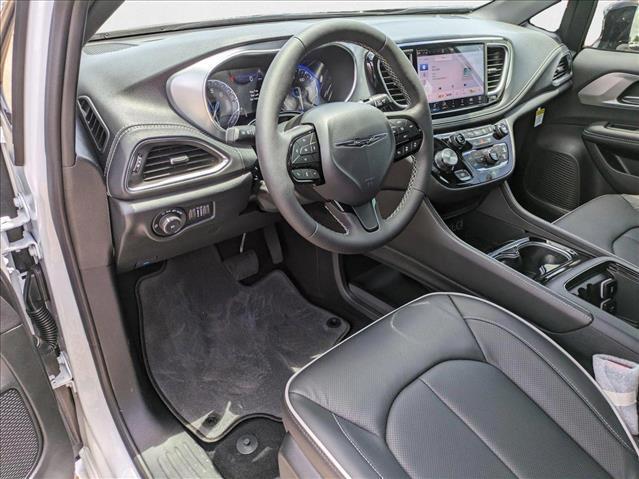 Photo of 2025 Bright White Clearcoat Chrysler Pacifica