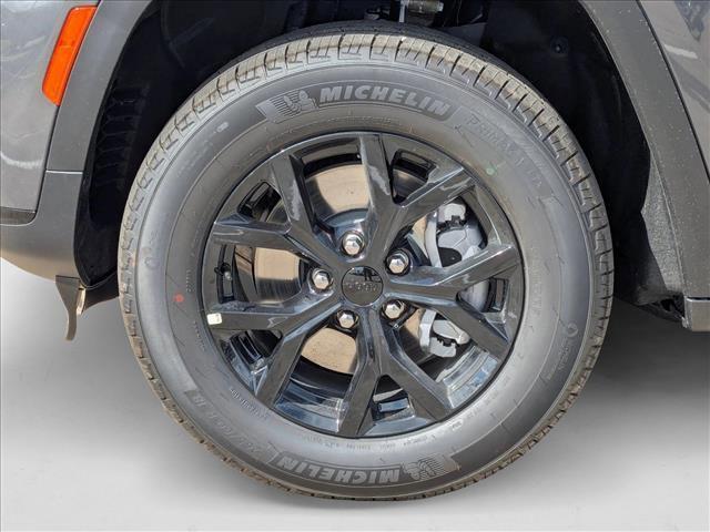 Photo of 2025 Metallic Jeep Grand Cherokee L