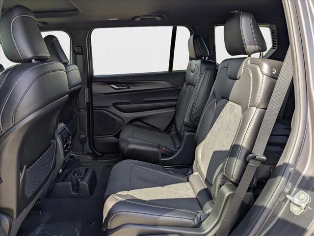 Photo of 2025 Metallic Jeep Grand Cherokee L