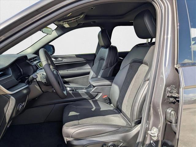 Photo of 2025 Metallic Jeep Grand Cherokee L