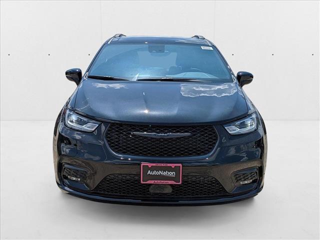 Photo of 2025 Diamond Black Chrysler Pacifica