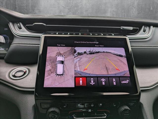 Photo of 2025 Metallic Jeep Grand Cherokee L