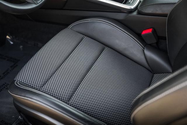 Photo of 2021 Black Porsche 911
