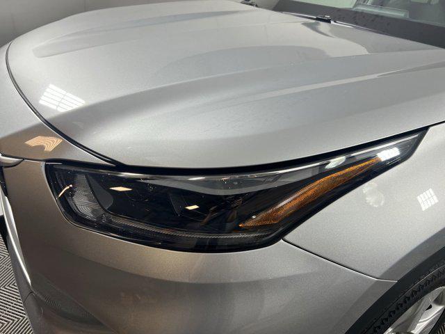 Photo of 2021 Celestial Silver Metallic Toyota Highlander