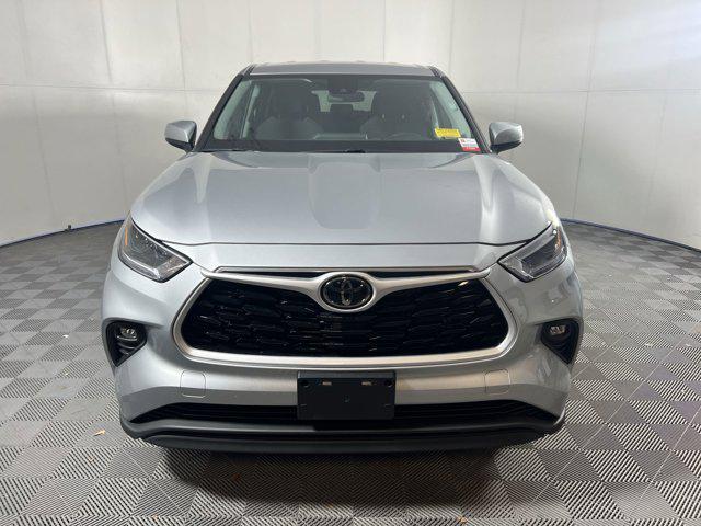 Photo of 2021 Celestial Silver Metallic Toyota Highlander