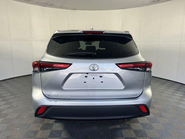 Photo of 2021 Celestial Silver Metallic Toyota Highlander