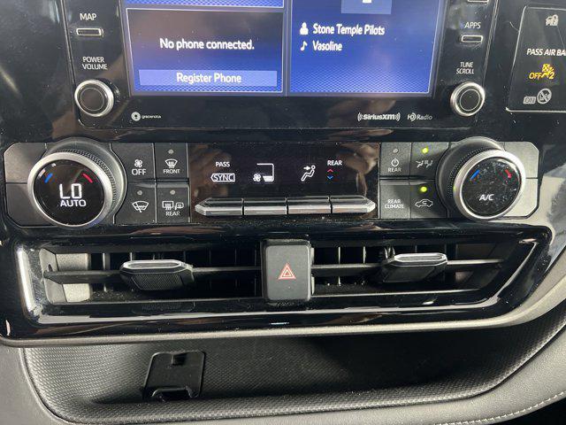 Photo of 2021 Celestial Silver Metallic Toyota Highlander