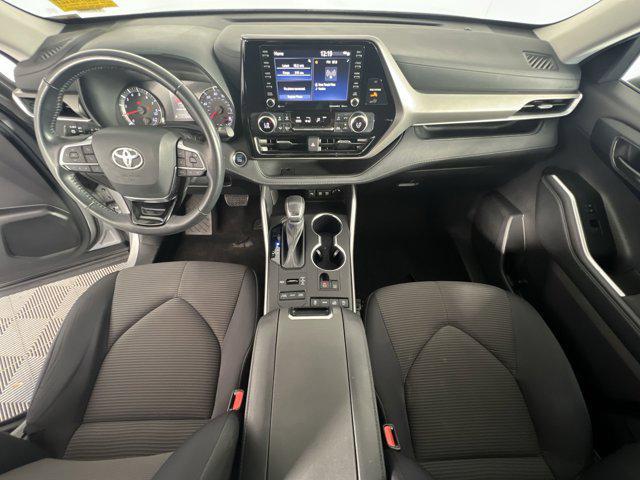 Photo of 2021 Celestial Silver Metallic Toyota Highlander