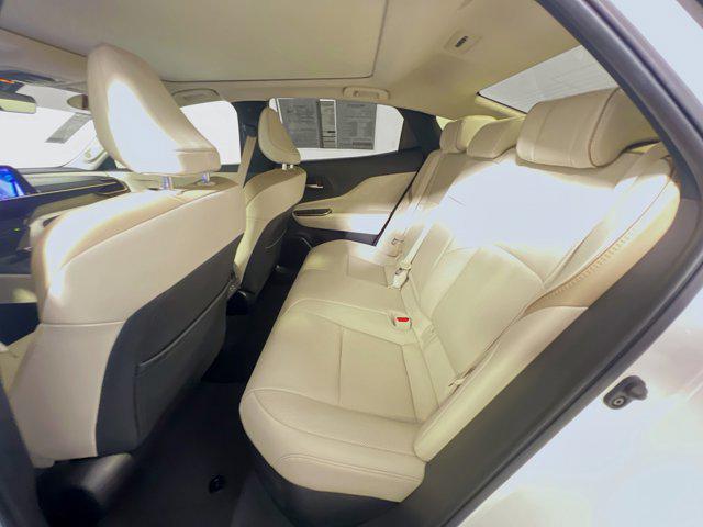 Photo of 2023 Oxygen White Toyota Crown