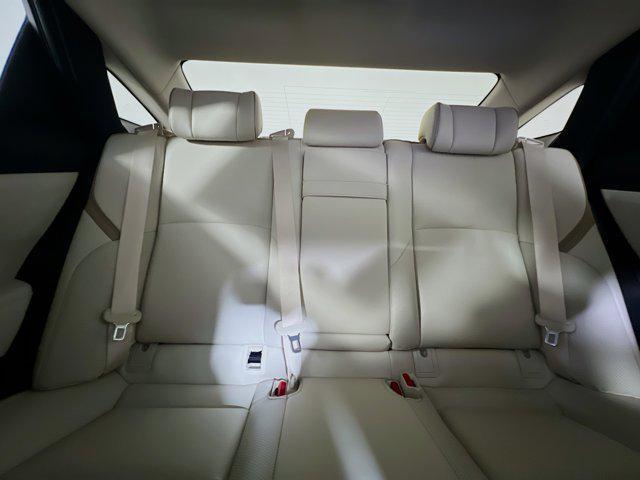 Photo of 2023 Oxygen White Toyota Crown