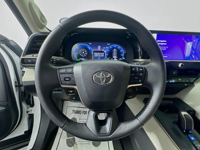 Photo of 2023 Oxygen White Toyota Crown