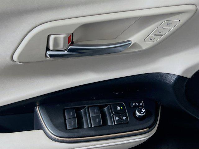 Photo of 2023 Oxygen White Toyota Crown