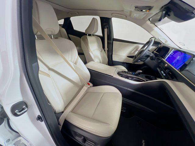 Photo of 2023 Oxygen White Toyota Crown