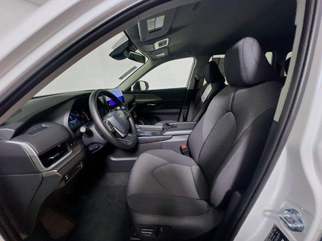 Photo of 2025 Wind Chill Pearl Toyota Highlander