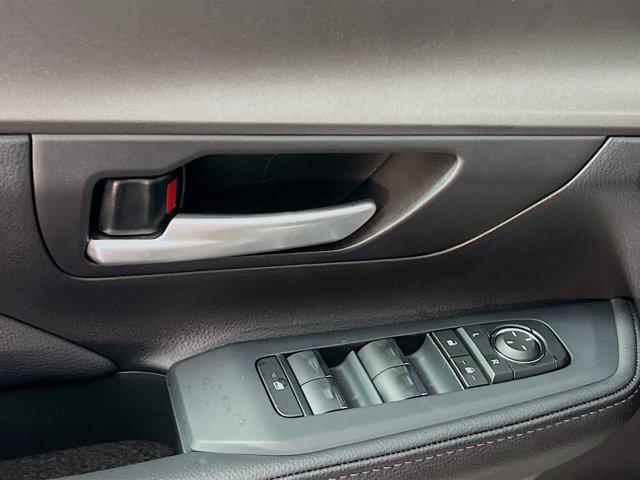 Photo of 2025 Wind Chill Pearl Toyota Highlander