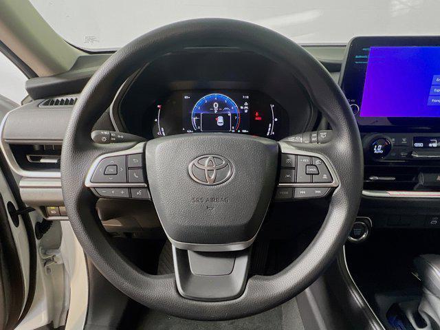 Photo of 2025 Wind Chill Pearl Toyota Highlander