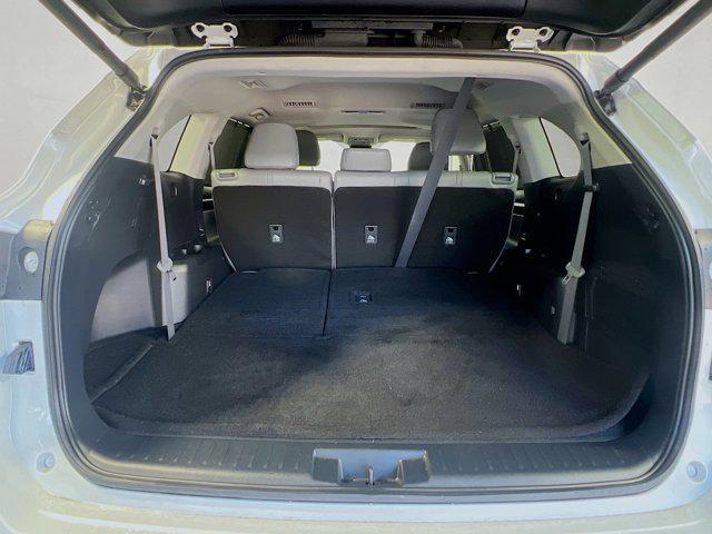 Photo of 2024 Wind Chill Pearl Toyota Highlander
