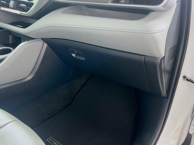 Photo of 2024 Wind Chill Pearl Toyota Highlander