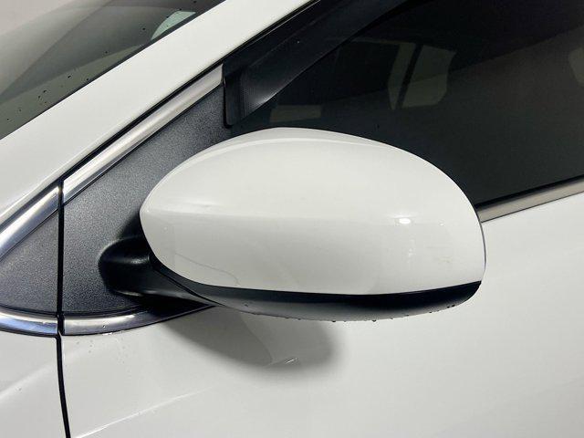 Photo of 2017 Clear White Kia Sportage
