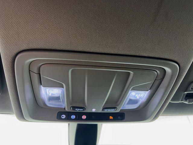 Photo of 2019 White Chevrolet Silverado 1500