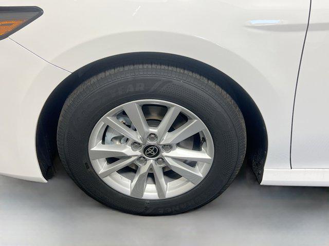 Photo of 2025 Ice Cap Toyota Camry