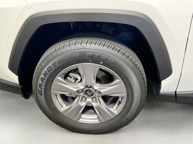 Photo of 2025 Ice Cap Toyota RAV4