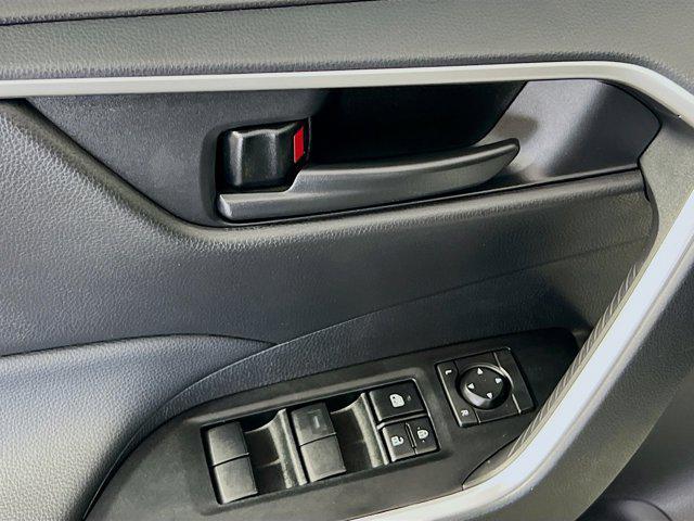 Photo of 2025 Ice Cap Toyota RAV4