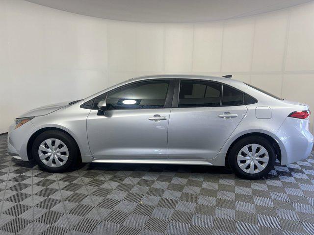 Photo of 2022 Classic Silver Metallic Toyota Corolla