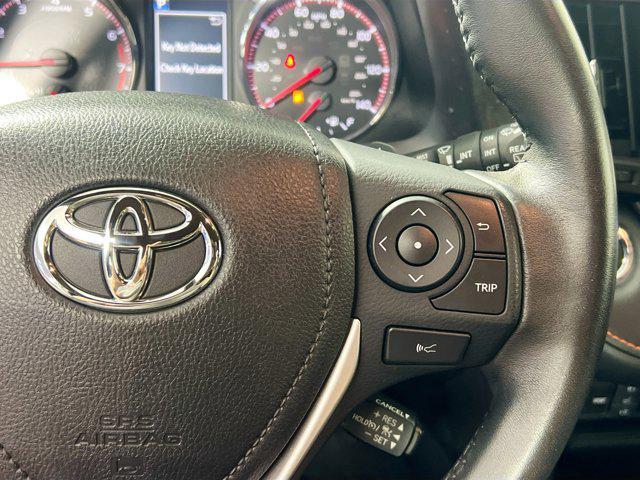 Photo of 2018 Super White Toyota RAV4