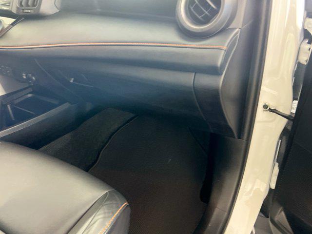 Photo of 2018 Super White Toyota RAV4