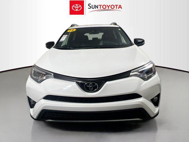 Photo of 2018 Super White Toyota RAV4