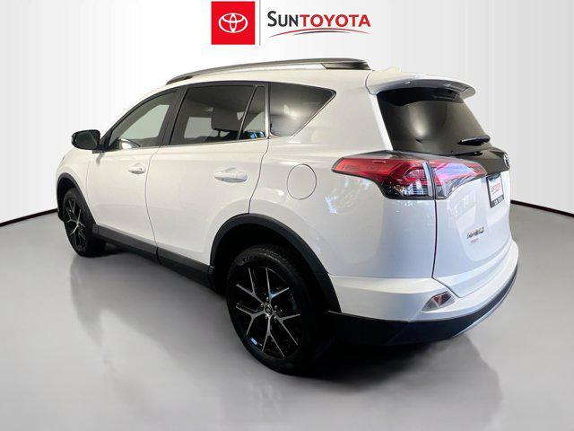 Photo of 2018 Super White Toyota RAV4