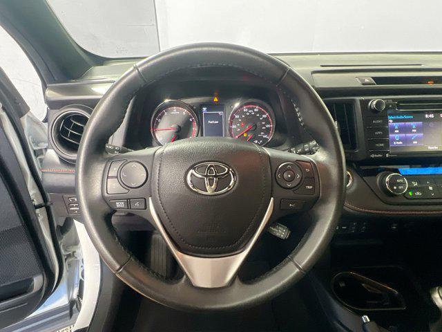 Photo of 2018 Super White Toyota RAV4