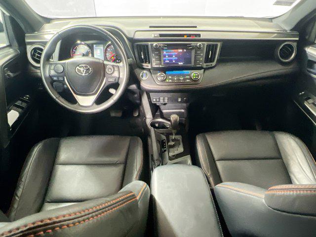 Photo of 2018 Super White Toyota RAV4