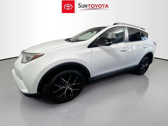 Photo of 2018 Super White Toyota RAV4