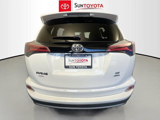Photo of 2018 Super White Toyota RAV4