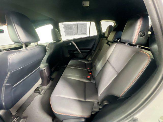 Photo of 2018 Super White Toyota RAV4