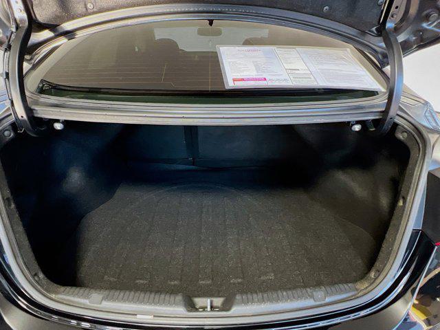 Photo of 2013 Shimmering White Hyundai ELANTRA