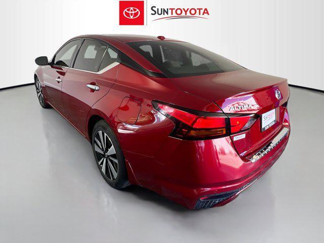 Photo of 2022 Scarlet Ember Tintcoat Nissan Altima