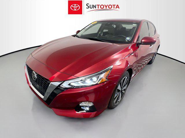 Photo of 2022 Scarlet Ember Tintcoat Nissan Altima