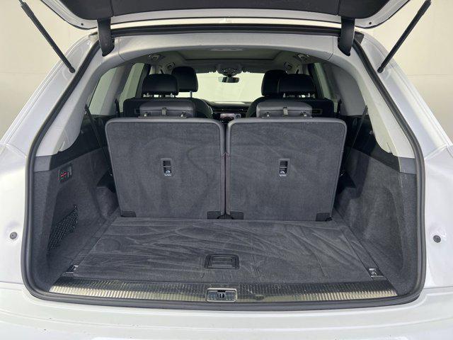 Photo of 2022 White Audi Q7