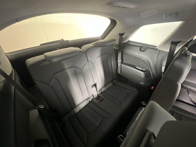 Photo of 2022 White Audi Q7