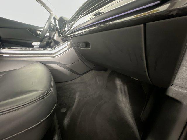 Photo of 2022 White Audi Q7