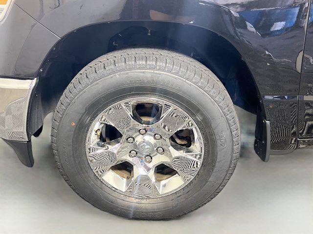 Photo of 2021 Diamond Black Crystal Pearlcoat RAM 1500