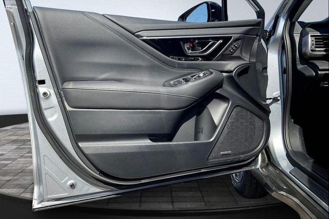 Photo of 2025 Ice Silver Metallic Subaru Outback
