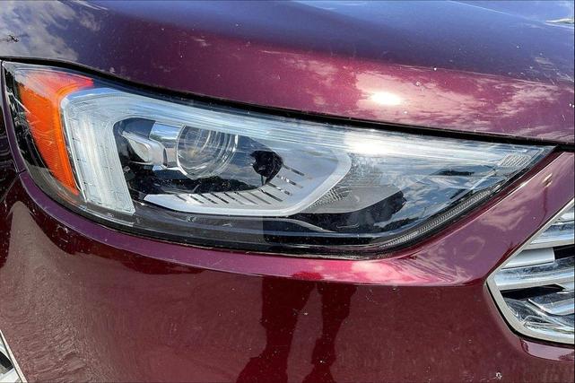 Photo of 2019 Burgundy Velvet Metallic Tinted Clearcoat Ford Edge