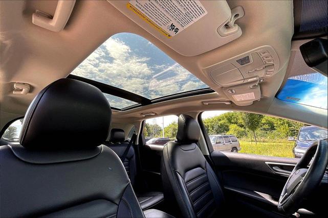 Photo of 2019 Burgundy Velvet Metallic Tinted Clearcoat Ford Edge
